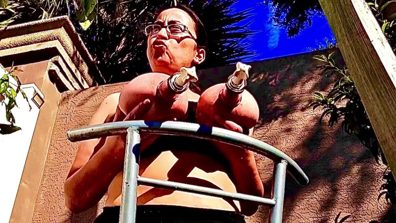 VeeVee Vixen: Seksslavinnen tepelvergroting cam 3