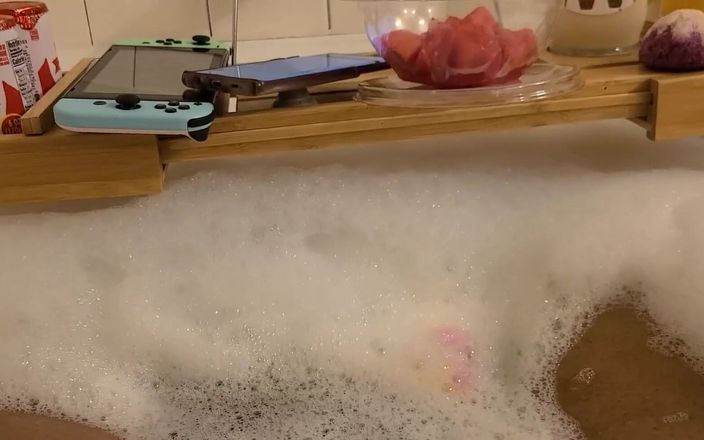 Josie4yourpleasure: Splish spetters hete mama neemt een bad