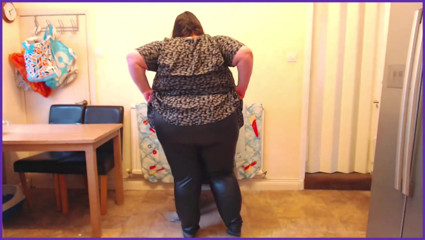 SSBBWLadyBrads: Fashion show celana kulit ketat ssbbw gemuk