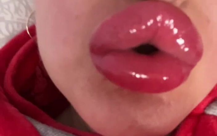 FinDom Goaldigger: Cewek sange dengan tembus pandang dan glossy kisses ini memeknya...