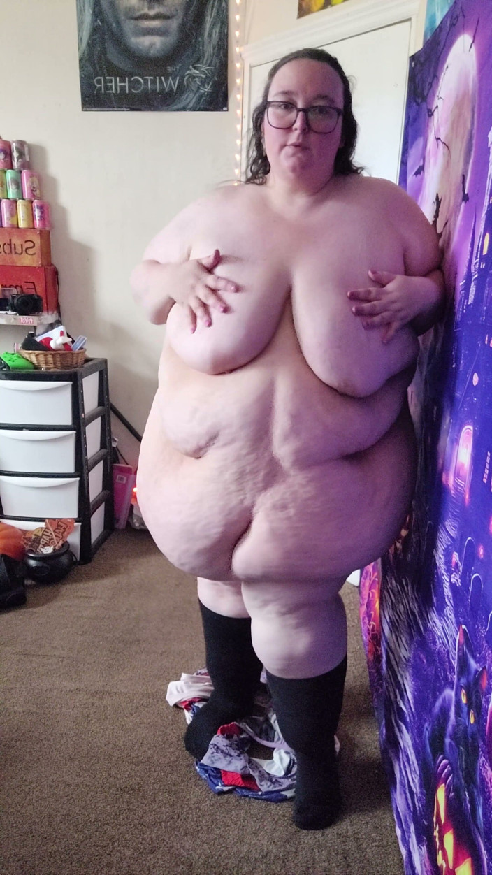 SSBBWLadyBrads: Desnudándose de un lado para mis fanáticos