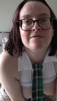 Crop-top college-uniform, netz-strumpfhosen-masturbation