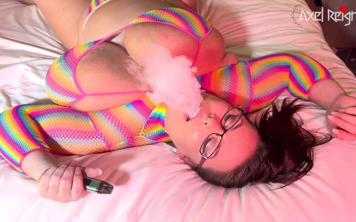AxelReigns: Însămânțarea unei femei mari și frumoase cu vaping