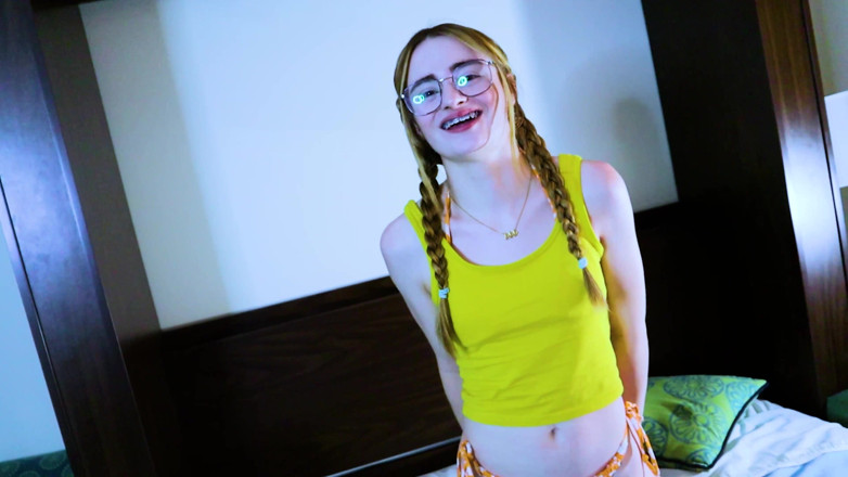 Smash Thots Films: I Smash Nerdy College Slut Reese Robbins in Hotel Room