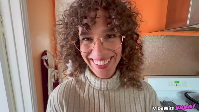 VibeWithMommy: I Fuck a Fan at the Coffee Shop Then