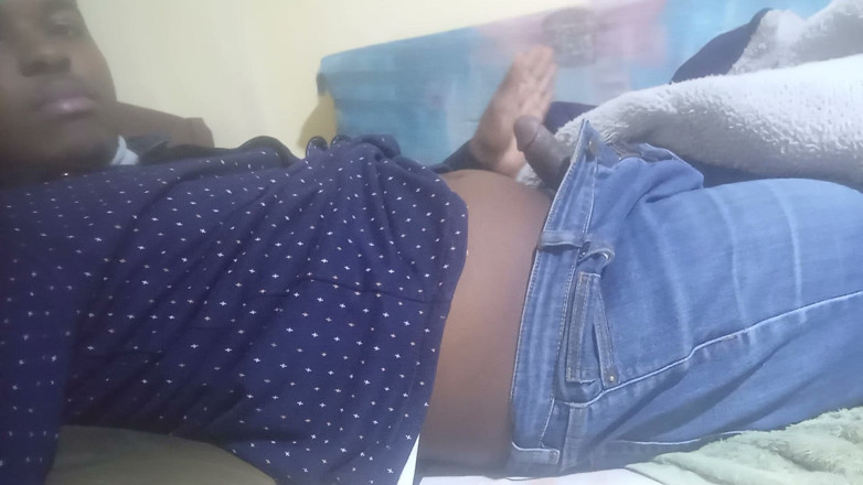 Sexyjayla254: Cowok nakal ini lagi asik ngocok kontol cowok ini sampai...