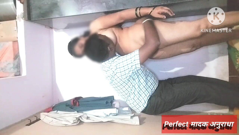 Hemant: Гарячий і чуттєвий секс справжньої пари. облизуючи її смачну пизду, поки вона не кінчить