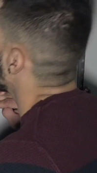 Latino chipeș făcut sex de un tip cu barbă