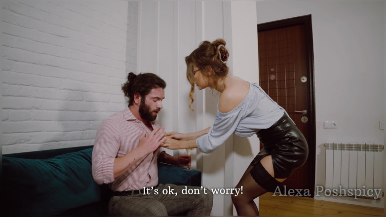 Alexa Poshspicy: Șefa șefă Alexa Poshspicy îl seduce pe asistent și ejaculează umed în hotel