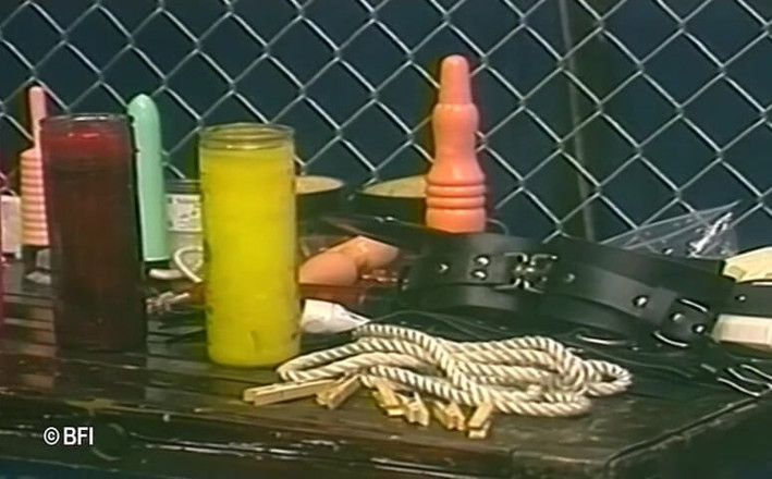 Slave Seks: Grite por mais