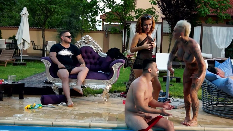 German Porn: Blonde venkovní gangbang dp trojka fuck fest