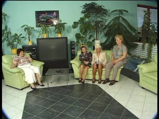 Lucky Cooch: Gilfs cachondas en la entrevista