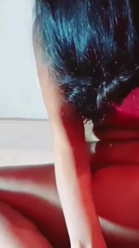 Adik tiri sange ini lagi asik muasin memeknya pakai mainan seks