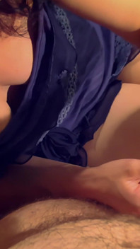 그는 내 다리와 몸에 세 번 사정했다