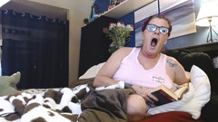 Abby Anna: Před spaním při čtení zívání