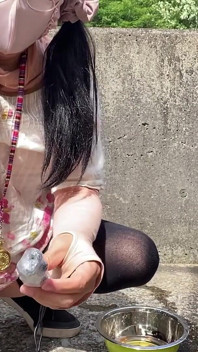 N. 252 Pipì a pecorina all'aperto