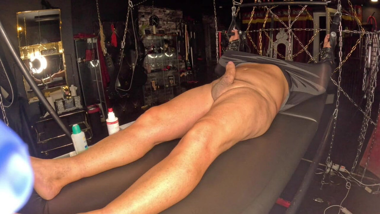 Queen_of_BDSM: Dr. Herrin saskia ti darà un piercing!