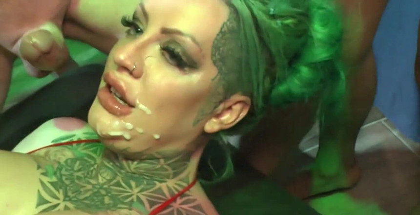Creampie Clinic: 40 touros ejaculação interna peituda britânica puta