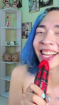 Deine devote sissygi gibt dir einen blowjob