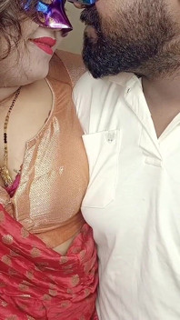 Mama vitregă însetată fute fundul fiului ei vitreg și scade toată sperma fierbinte pe pizda ei -