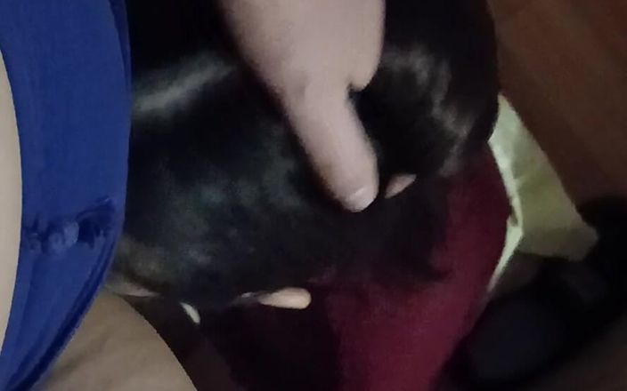 Lesbian-illusion: Eu a peguei pelo cabelo e a peguei na boca