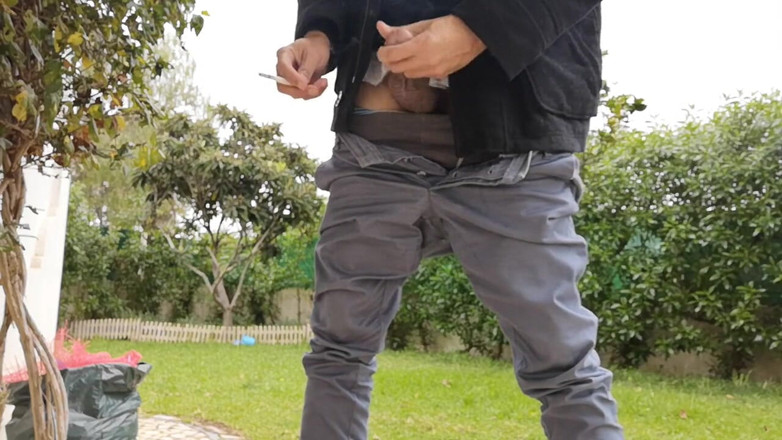 Rafael Torreano: Guy Smoking and Wanking Outside to Beat the Cold