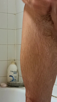 Dilf ve sprše Tvrdé honění ptáka a stříkání - Rockard Daddy