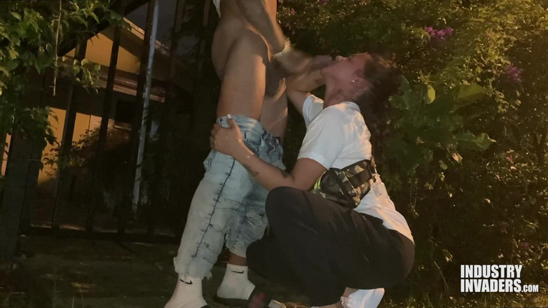 Naked Hustlers: Down Chick