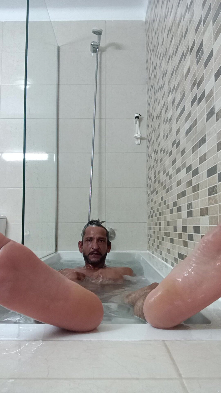 Boy top Amador: I Went to Take a Shower and Made a Video...