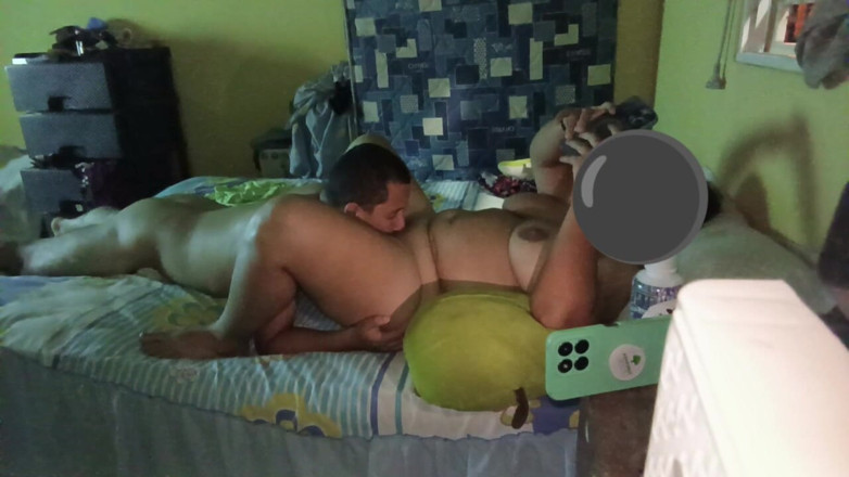Stepmom_with_big_tits: Anh chàng này đang cho tôi một cú thổi kèn tuyệt...