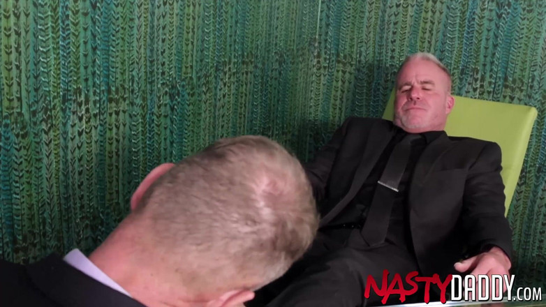 Nasty Daddy: BRUTTO PAPÀ. Dale Savage scopa reciprocamente senza preservativo con Il...