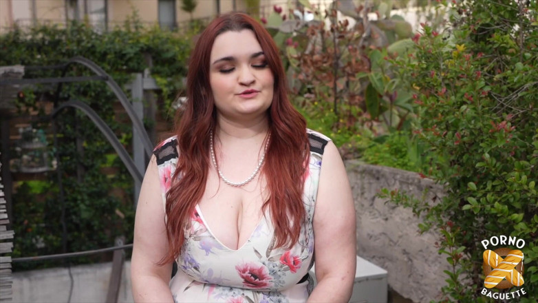 Porno Baguette: Amandine, güzel kız, iki yarakla sikilmek istiyor