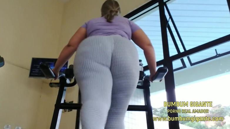 Camargo Hotwife: Белые штаны в леггинсах в спортзале