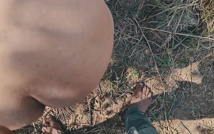 Fuckkkker: Jungle Moi, fille desi du village sexy, m’a baisé sa...