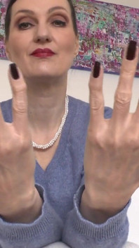 Doigts élégants, ongles sombres, fétichisme des mains, coaching masturbatoire Lady Victoria Valente