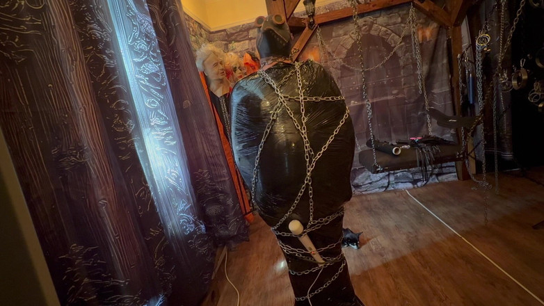 Aaexperiencesltd: Závěrečná část: - Domina Satana &amp; Bag Man v řetězech a paletách obal