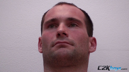 C2K Boys: Otokar ateşli bir orgazmda parmaklarını kıvırıyor ve tüm vücudunu azdırıyor