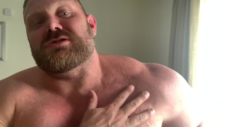 Jack stacked: 巨大な射精を伴う筋肉崇拝のジャーキング