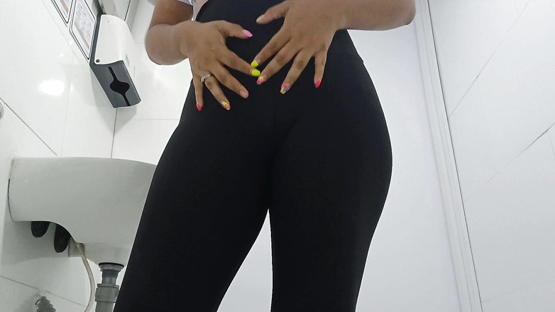 kelsyStar: Kamera v koupelně zachycuje sestru chcaní