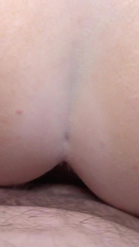 La belle Gigi Sweets se fait baiser par deux mecs