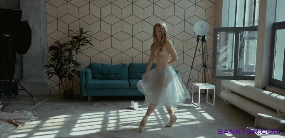 SANKTOR: Nackte balletttänzerin . Kunst erotisches video.