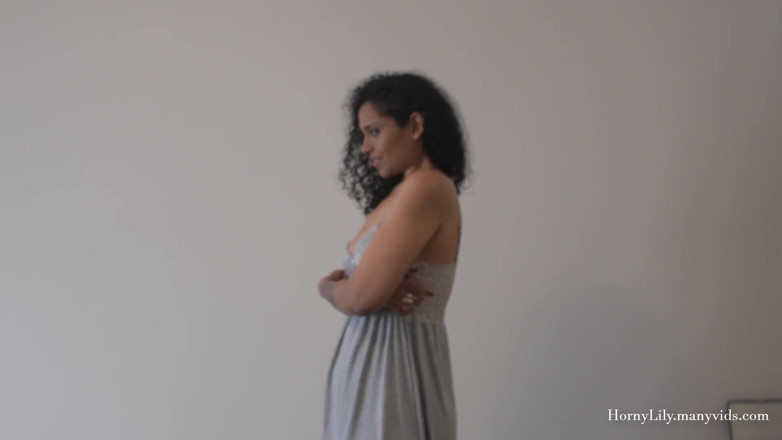 Horny Lily: Indická MILF joi v hindštině