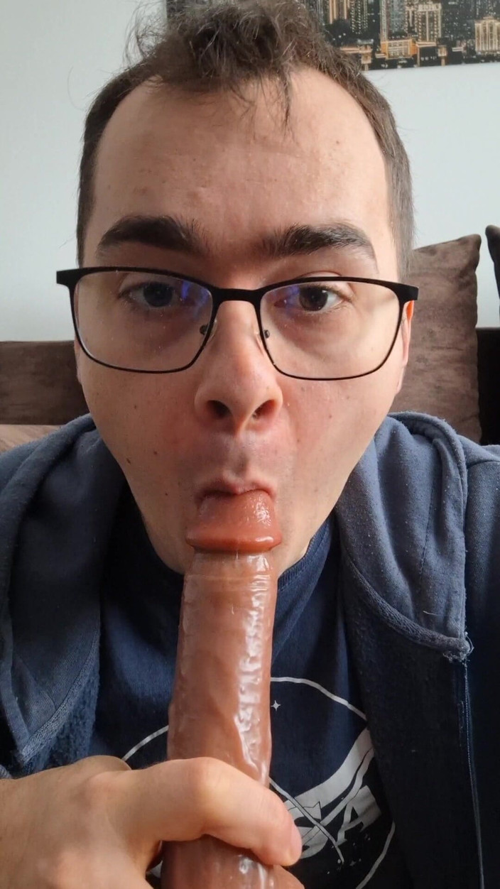 The college boy: Chupando seu pau até gozar na minha boca