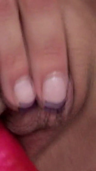 Scéna zlatých kundiček - 1_blonde s malými prsy masturbuje s robertkem v šatně