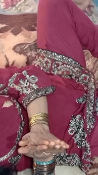 Autsch dein schwanz ist so groß, dass er meine desi indische muschi verletzt