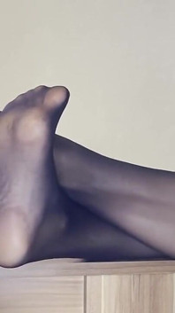 Addicted to Valerias Feet - Nylon Foot Worship (part 1)