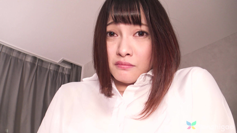 Tenshigao: Nana okamoto穿着她的办公室女孩制服和黑色丝袜玩弄我们