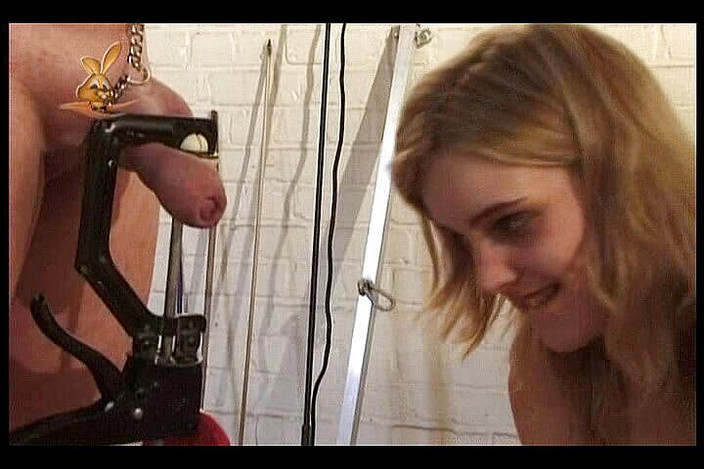 Femdom Bitches: 그녀는 악마다