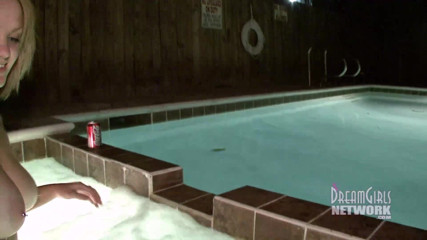 Dream Girls: Blonde spring breaker gets naked in hot tub