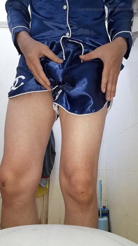 Piyama satin berantakan mani muncrat